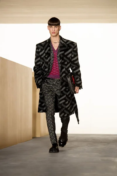 Look 25